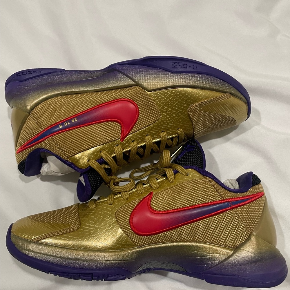 KOBE V PROTO x UNDEFEATED HALL OF FAME SIZE 6  BRAND New